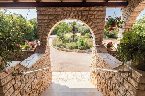 Holiday apartment with garden and barbecue