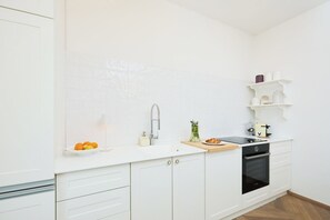 Kühlschrank, Ofen, Herdplatte, Geschirrspüler