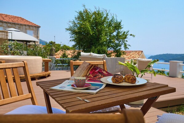 Unclassified image, 1 of 55, button