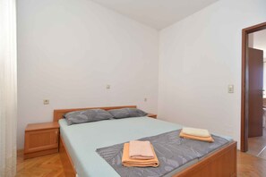 1 室のベッドルーム、WiFi