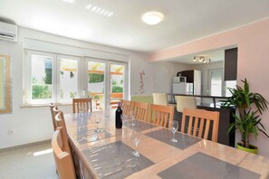 Dining - Holiday home with pool for 8 people (Valbandon)