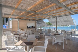 Outdoor dining - Holiday house with air conditioning, terrace and outdoor pool (Vrsar)