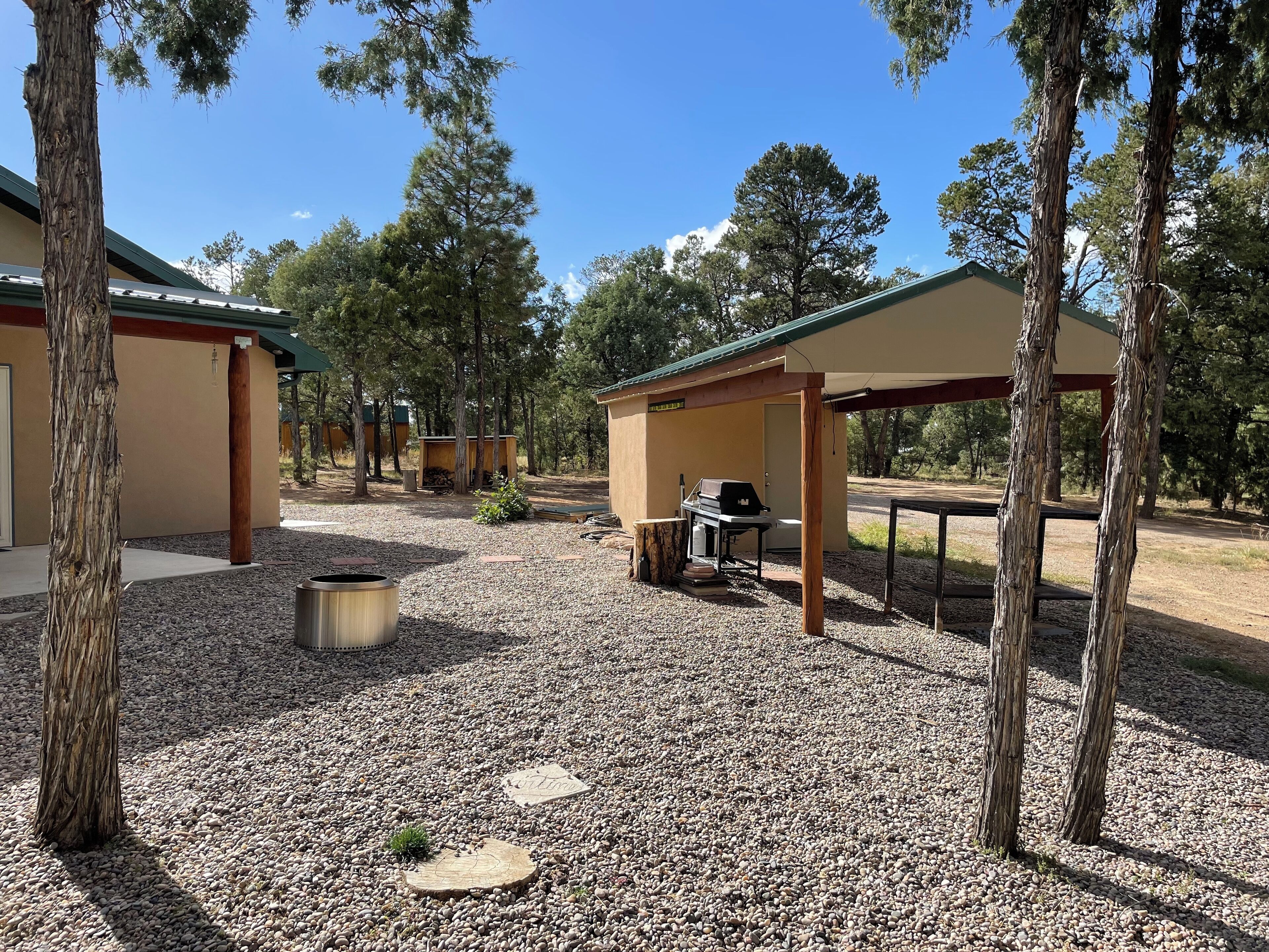 Cozy, private cabin up in the beautiful mountains of Regina, NM. 