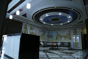 Televisi LED 32-inci dengan saluran TV kabel dan buku