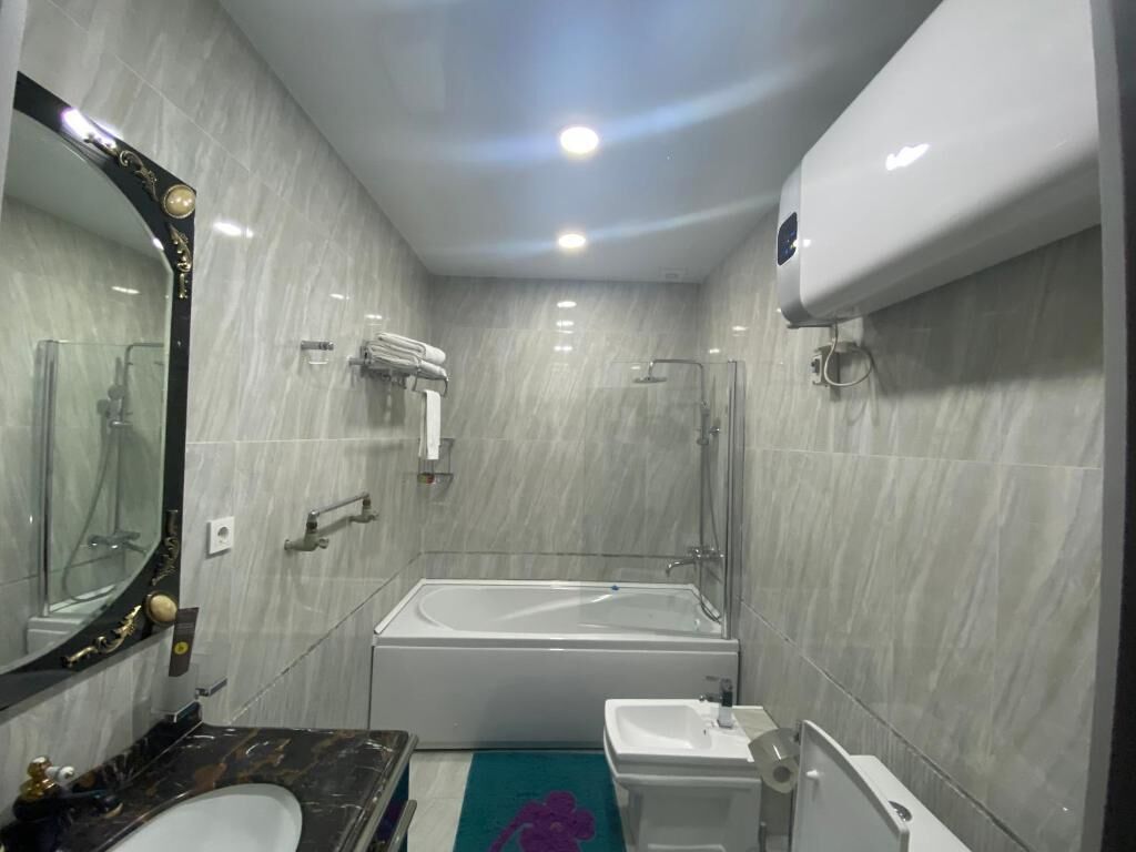 Luxury Apartment, City View | Bathroom | Shower, free toiletries, hair dryer, slippers