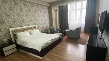 In-room safe, desk, iron/ironing board, free WiFi