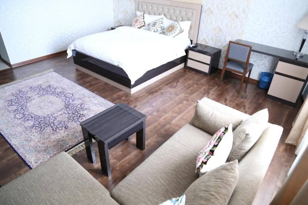 1 bedroom, in-room safe, desk, iron/ironing board