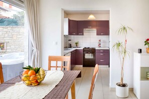 Dining - Holiday home with air conditioning (Peroj)