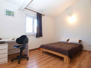 2 bedrooms, iron/ironing board