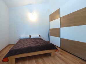 2 bedrooms, iron/ironing board