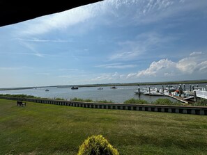 Property grounds - Ocean City, NJ, Waterfront on the Bay, 3BD, 2.5Bths, Summer-Winter Rental Rates (Ocean City)
