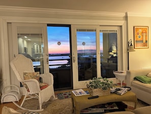 Smart TV, books