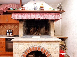 Fridge, oven, stovetop, coffee/tea maker - Holiday apartment with air conditioning (Rovinj)