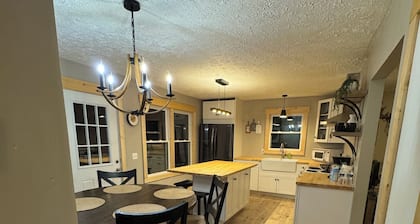 Charming 3-bedroom home outside of Licking Mo on Mark Twain National Forest.