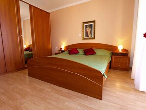 2 室のベッドルーム、アイロン / アイロン台