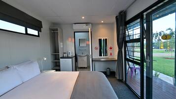 Camera doppia | Una scrivania, Wi-Fi gratuito