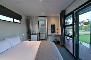 Desk, free WiFi - SleepOver Malelane Gate (Nkomazi)