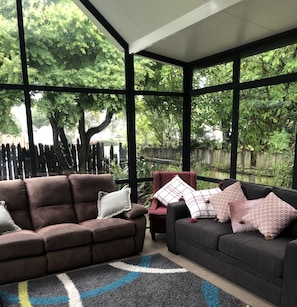 Interior - Blue Haven 2 B/Room and Sleepout close to everything including Tongariro River

 (Turangi)