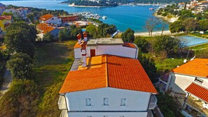 Exterior - Holiday apartment with sea views near the beach (Pješćana Uvala)