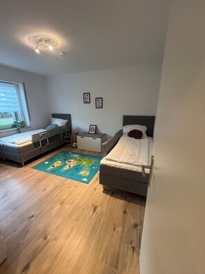 3 bedrooms, desk, travel cot, free WiFi