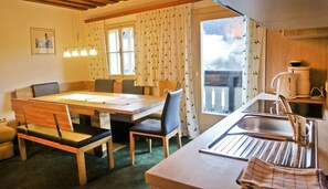 Jääkaappi, mikroaaltouuni, uuni, astianpesukone