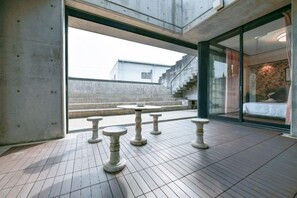 Unclassified image, 3 of 31, button - BRUCE HOUSE (Izumisano)