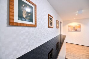 Unclassified image, 2 of 31, button - BRUCE HOUSE (Izumisano)