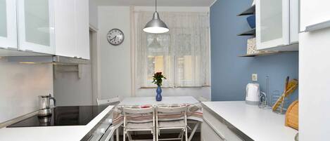 Kühlschrank, Ofen, Herdplatte, Geschirrspüler