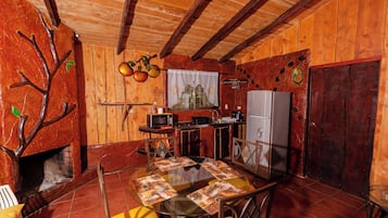 Luna Menguante | Private kitchen | Full-size fridge, microwave, rice cooker, blender