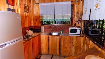 Luna Creciente | Private kitchen | Full-size fridge, microwave, rice cooker, blender