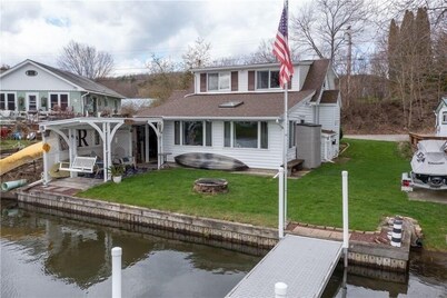 Charming 2-bedroom cottage on Loon Lake