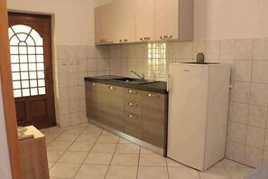 Private kitchen - Holiday apartment with terrace and balcony (Fažana)