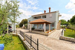 Exterior - Holiday apartment with pool and barbecue (Pula)