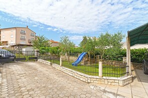 Property grounds - Holiday apartment with pool and barbecue (Pula)