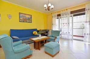 TV - Holiday apartment with balcony and barbecue (Pula)