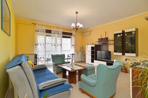 TV - Holiday apartment with balcony and barbecue (Pula)