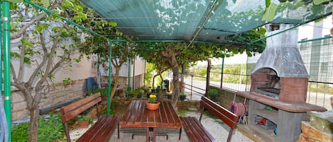 屋外ダイニングエリア