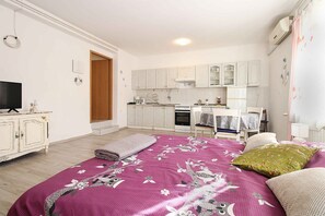 1 bedroom, WiFi - Studio with pool and barbecue (Ližnjan)