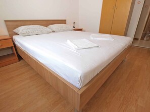 1 bedroom, iron/ironing board, Internet