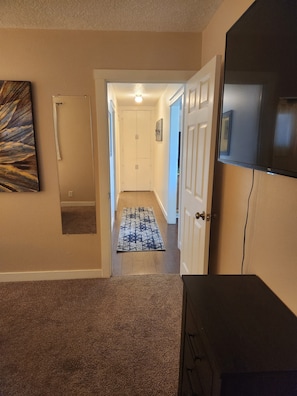 Interior - Adorable Cottage Home in downtown Meridian! 5 minute walk to town and amenities  (Meridian)
