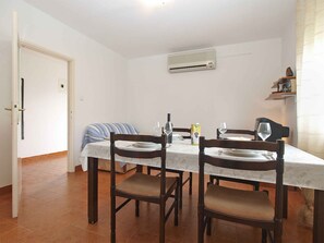 Dining - Holiday apartment with terrace and washing machine (Štinjan)