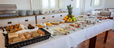 Buffet déjeuner gratuit tous les jours