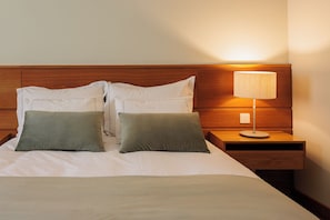 Family Double or Twin Room | In-room safe, desk, laptop workspace, free WiFi - Pousada Ourém - Fátima (Ourem)