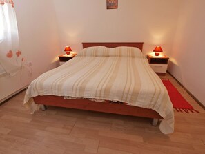 1 室のベッドルーム、WiFi