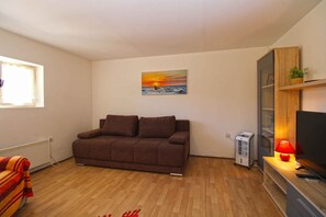 TV - Holiday apartment with washing machine (Pula)