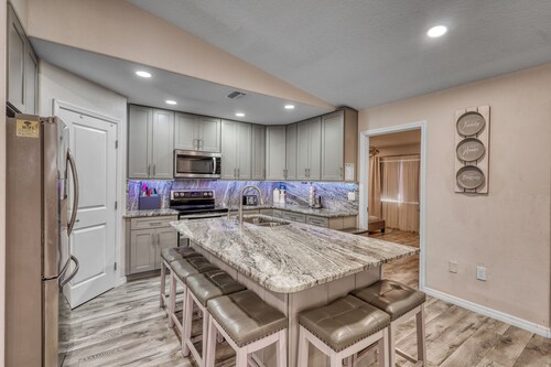 Relax and recharge Hot Tub,Tesla charger,10 sleeps