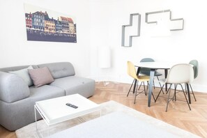 2 bedrooms - Beautiful and Bright 2-bed With Private Balcony (Copenhagen)