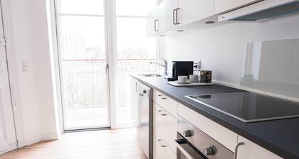 Beautiful 2-bed With Large Balcony