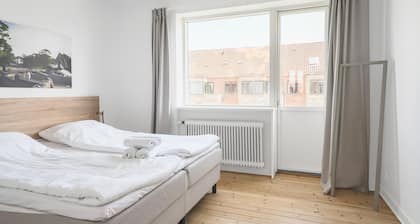 Fantastic 2-bed w Balcony in Charlottenlund
