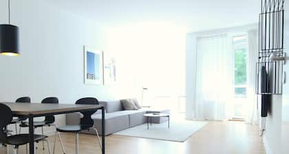 Great 2-bed w Balcony